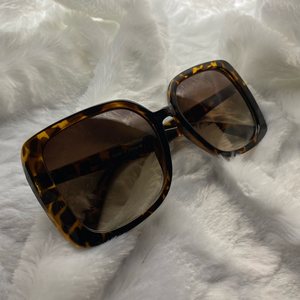 Square oversized frames